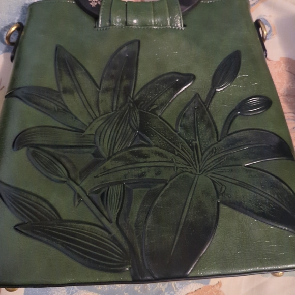High Quality Well Crafted Green Flower Patterned Handbag With New Straps - Picture 8 of 9